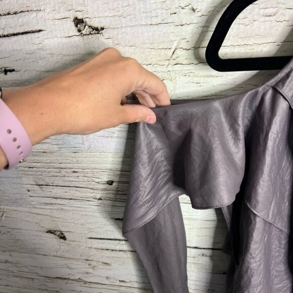 Bcbgmaxazria silver gray tiered ruffle one shoulder dress agate size small - Picture 4 of 10